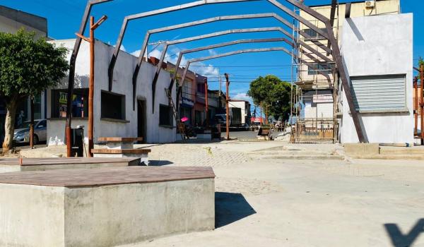 Imagens da A Praça Manoel Teixeira Leite está ficando de cara nova!