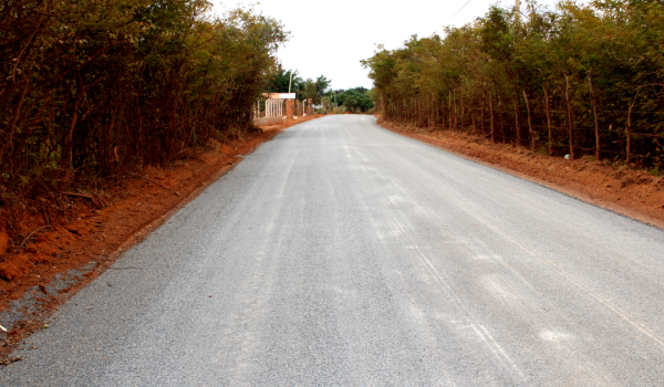 Imagens da Asfalto da estrada da comunidade de Zabelê começa a ser implantado