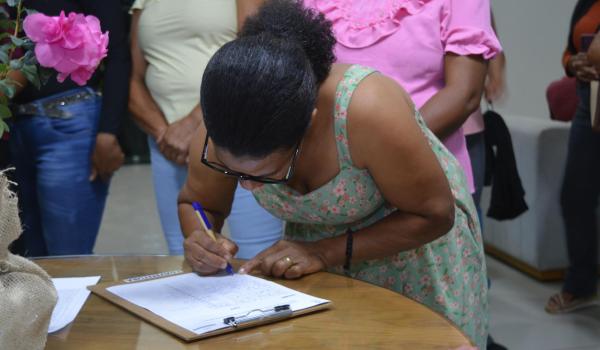 Imagens da Prefeitura de Iraquara, Sala do Empreendeedor e SEBRAE entregam Certificados de oficinas