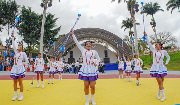 Imagens da Prefeitura de Iraquara retoma o Desfile de 7 de Setembro e realiza a abertura oficial do Projeto Fênix