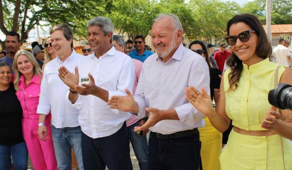 Imagens da Governador da Bahia inaugura obras em Iraquara