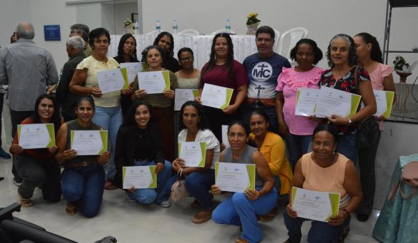Imagens da Prefeitura de Iraquara, Sala do Empreendeedor e SEBRAE entregam Certificados de oficinas