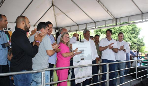 Imagens da Governador da Bahia inaugura obras em Iraquara