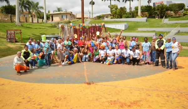 Carnaval do CRAS promove integração e alegria para idosos da...