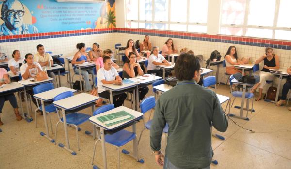 Município realiza capacitação sobre estratégias de vacinação contra a dengue...