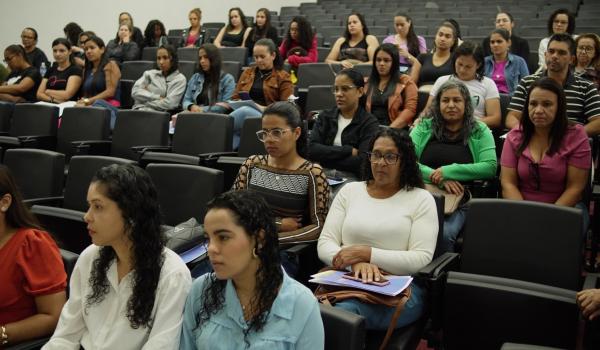 #Setembro - Projeto Acolher realiza o 1º Seminário Municipal sobre...